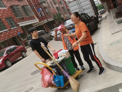 為一線環衛工人送清涼